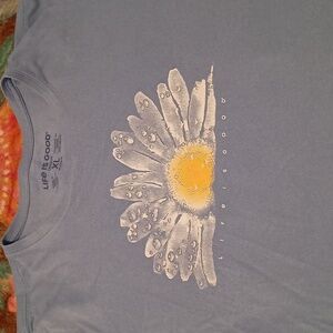 Life is Good XL Crusher tee Classic fit Watercolor Daisy Cornflower blue